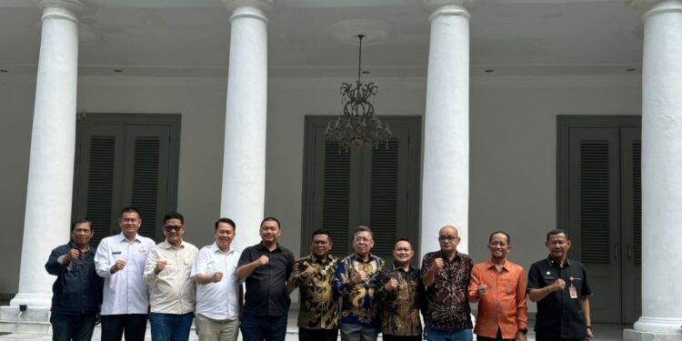 Foto Bersama Pengurus FPRMI dan Gubernur Banten