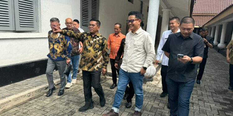 Gubernur Banten Ajak Pengurus FPRMI Berkeliling Gedung Negara