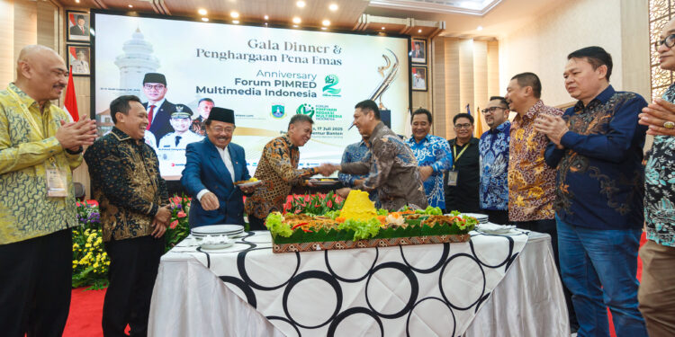 Pena Emas FPRMI Untuk Tokoh yang Konsisten Menjaga Kemerdekaan Pers