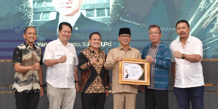 Kemendes PDT Teken MoU Kolaborasi Lintas Sektor Percepatan Pembangunan Desa dengan FPRMI